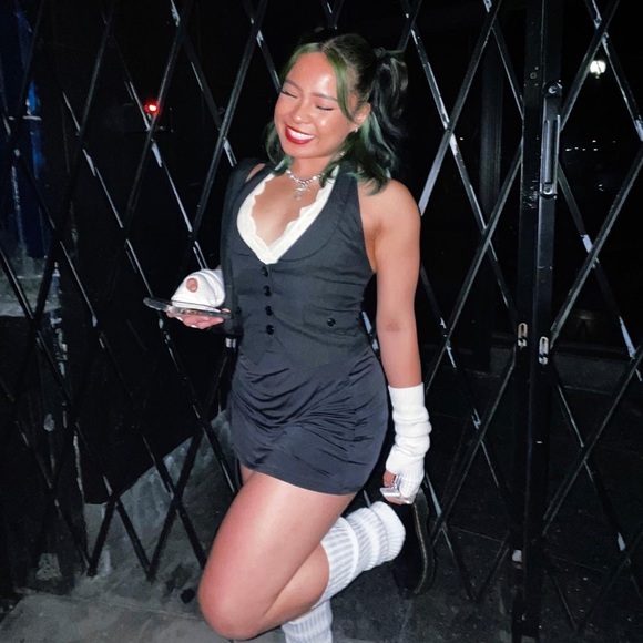 Meet your Posher, Joan - Picture 4 of 5